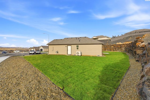6448 W 29th Ct, Kennewick, WA 99338
