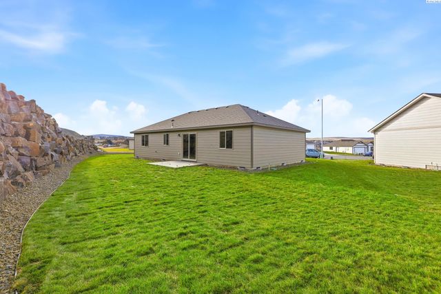 6448 W 29th Ct, Kennewick, WA 99338