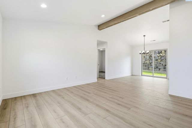 6448 W 29th Ct, Kennewick, WA 99338