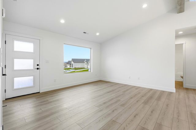 6448 W 29th Ct, Kennewick, WA 99338