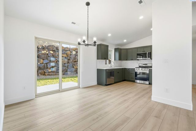 6448 W 29th Ct, Kennewick, WA 99338