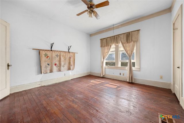 401 S Love Avenue, Florence, TX 76527