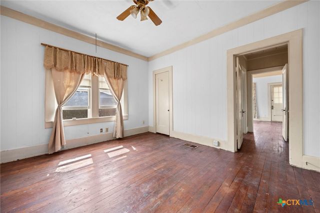 401 S Love Avenue, Florence, TX 76527