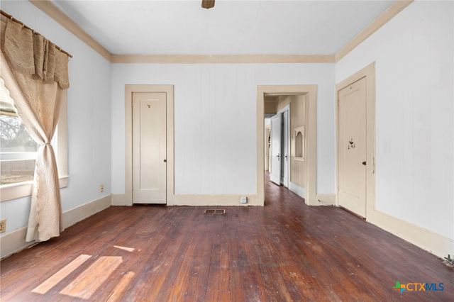 401 S Love Avenue, Florence, TX 76527