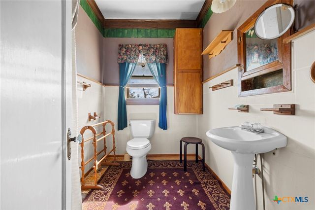 401 S Love Avenue, Florence, TX 76527