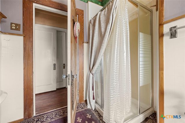 401 S Love Avenue, Florence, TX 76527