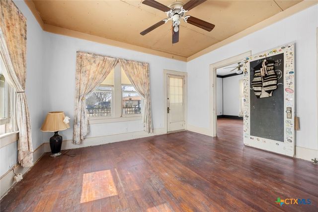 401 S Love Avenue, Florence, TX 76527