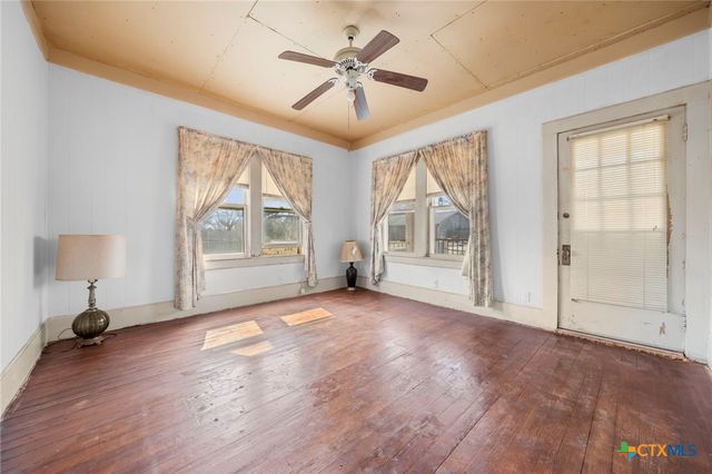 401 S Love Avenue, Florence, TX 76527