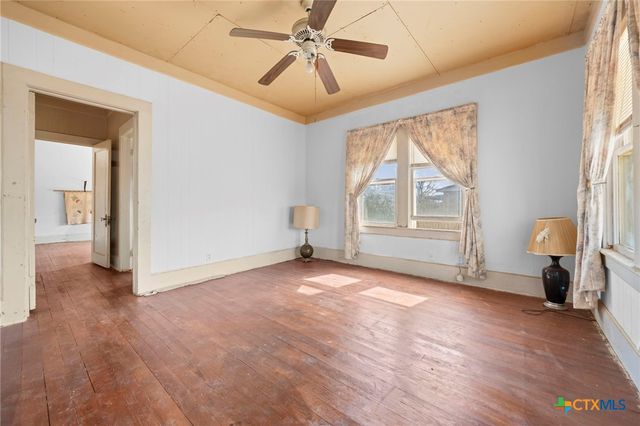 401 S Love Avenue, Florence, TX 76527