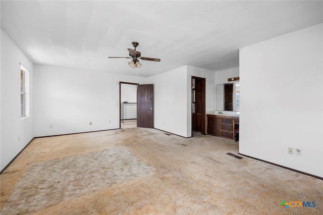 401 S Love Avenue, Florence, TX 76527