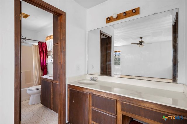 401 S Love Avenue, Florence, TX 76527