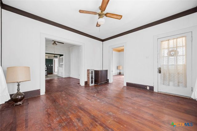 401 S Love Avenue, Florence, TX 76527