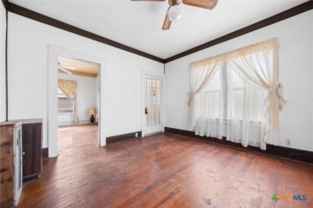 401 S Love Avenue, Florence, TX 76527