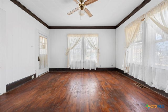 401 S Love Avenue, Florence, TX 76527