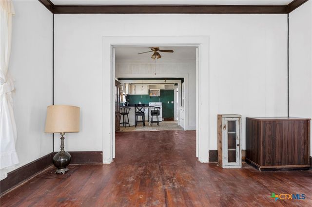 401 S Love Avenue, Florence, TX 76527