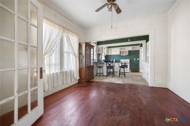 401 S Love Avenue, Florence, TX 76527