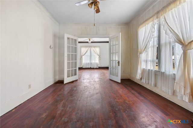 401 S Love Avenue, Florence, TX 76527