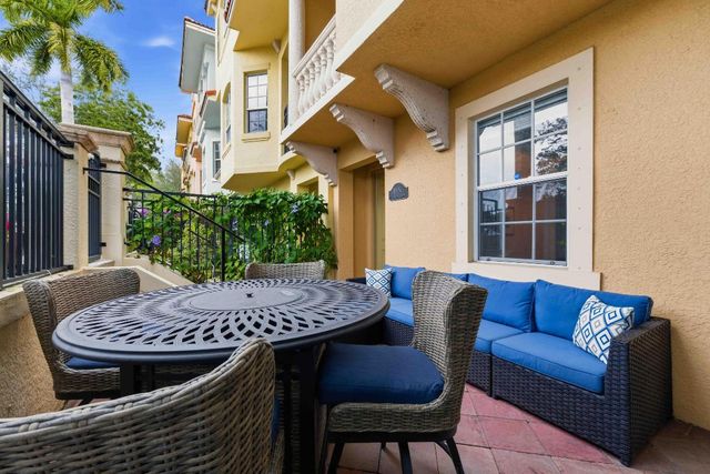 11850 Valencia Gardens Avenue, Palm Beach Gardens, FL 33410