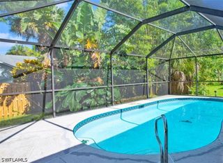 4053 Seaoats LN, Naples, FL 34112