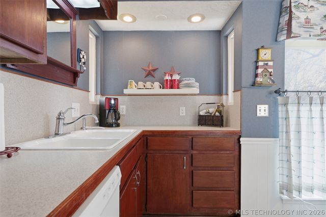 237 Private Road 101, Eucha, OK 74342