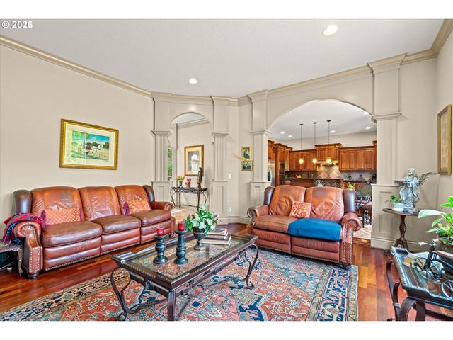 6147 QUAIL HOLLOW St Se, Salem, OR 97306