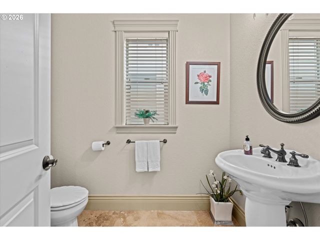 6147 QUAIL HOLLOW St Se, Salem, OR 97306