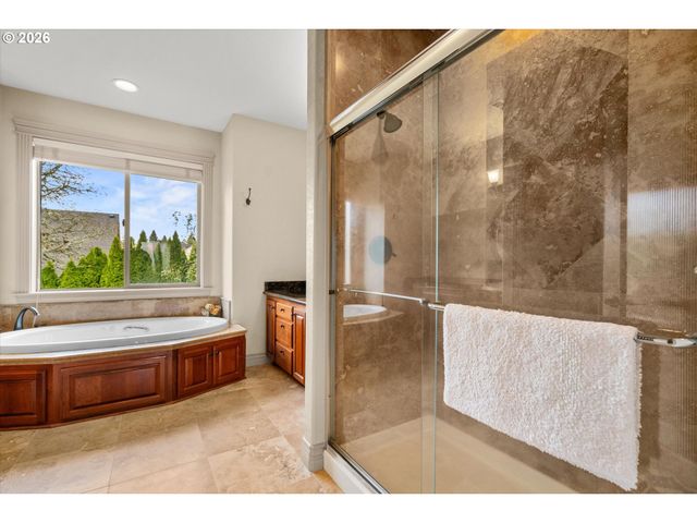 6147 QUAIL HOLLOW St Se, Salem, OR 97306