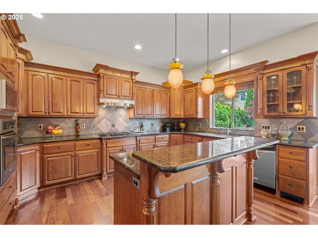 6147 QUAIL HOLLOW St Se, Salem, OR 97306