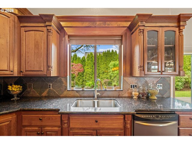 6147 QUAIL HOLLOW St Se, Salem, OR 97306