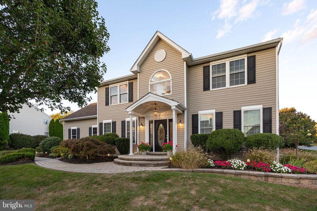 Image 2 of property listing at 16 LONG MEADOW RD, Royersford, PA 19468