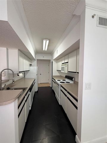 11650 SW 2nd St 16102, Pembroke Pines, FL 33025