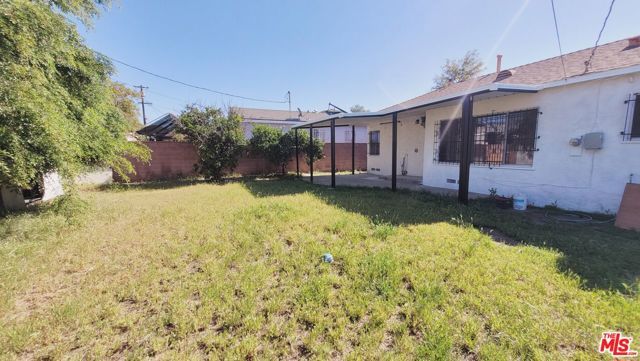 13063 Louvre Street, Pacoima (los Angeles), CA 91331