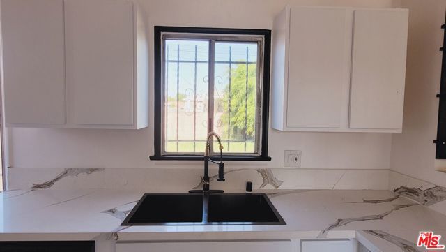 13063 Louvre Street, Pacoima (los Angeles), CA 91331