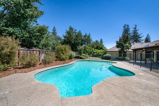 7238 N Ila, Fresno, CA 93711
