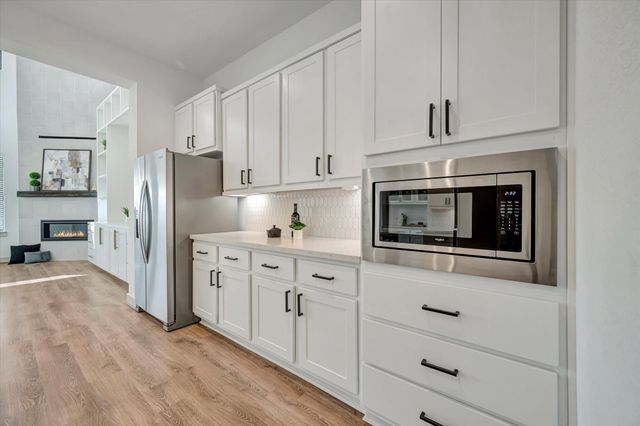 98 Dorado Drive, Friendswood, TX 77546