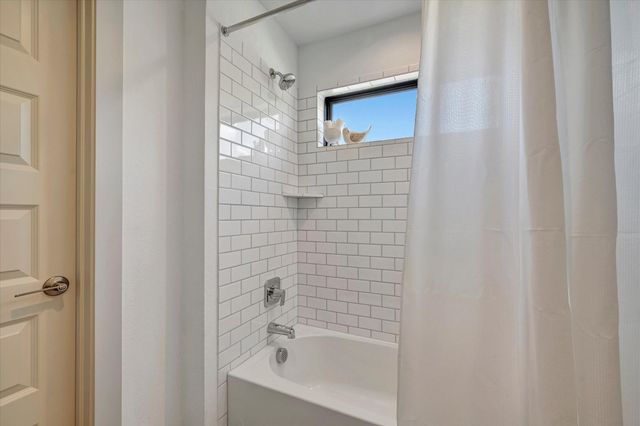 98 Dorado Drive, Friendswood, TX 77546