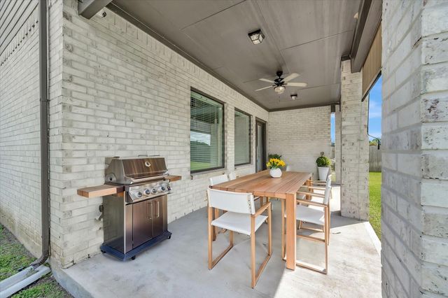 98 Dorado Drive, Friendswood, TX 77546