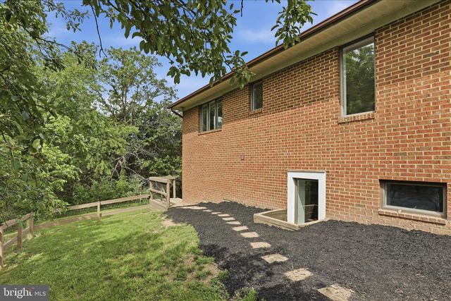 242 OLD PLANTATION LN, Stephens City, VA 22655