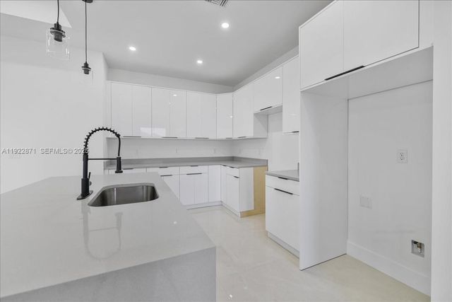 4207 28 ST SW, Lehigh Acres, FL 33976