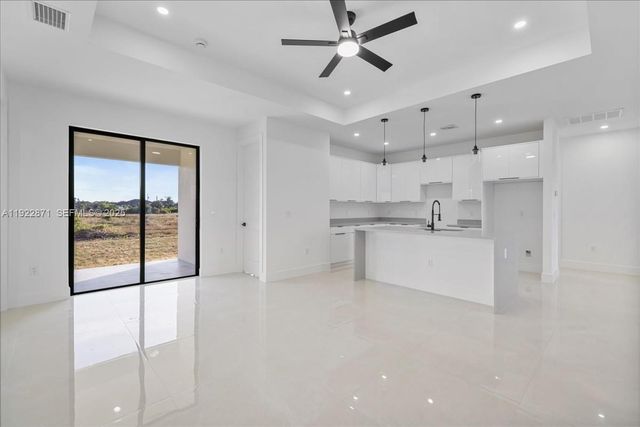 4207 28 ST SW, Lehigh Acres, FL 33976