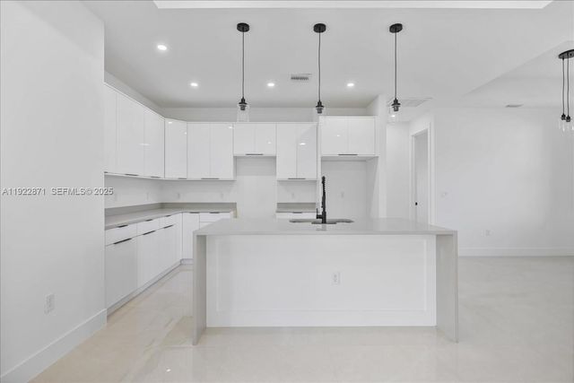 4207 28 ST SW, Lehigh Acres, FL 33976