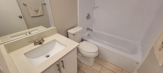 1125 Lake Shore Drive 202, Lake Park, FL 33403