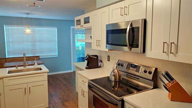 257 5TH ST NW, Largo, FL 33770