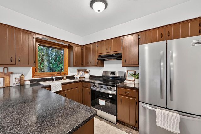 1616 Haymarket ROAD, Waukesha, WI 53189
