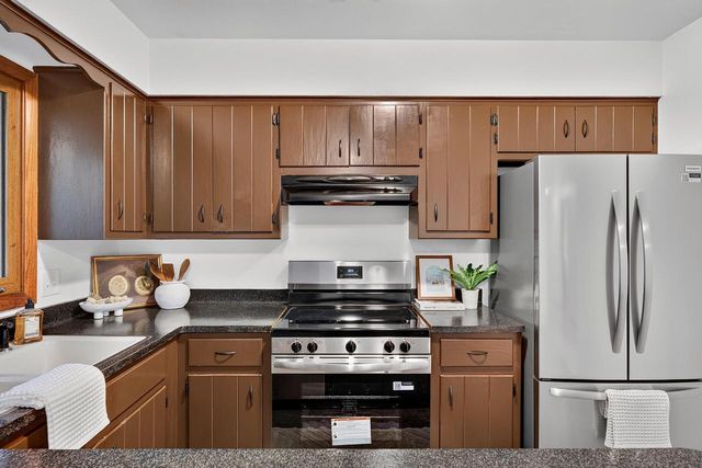 1616 Haymarket ROAD, Waukesha, WI 53189