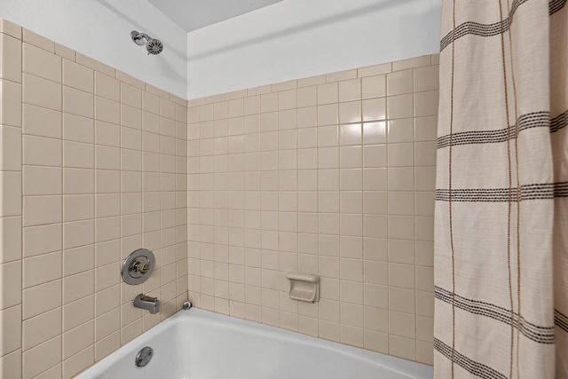 1616 Haymarket ROAD, Waukesha, WI 53189