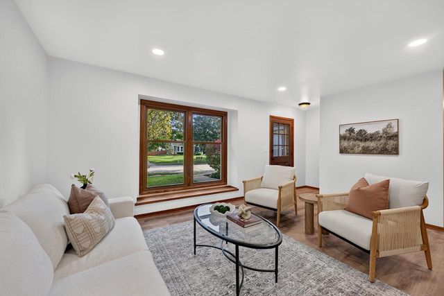 1616 Haymarket ROAD, Waukesha, WI 53189