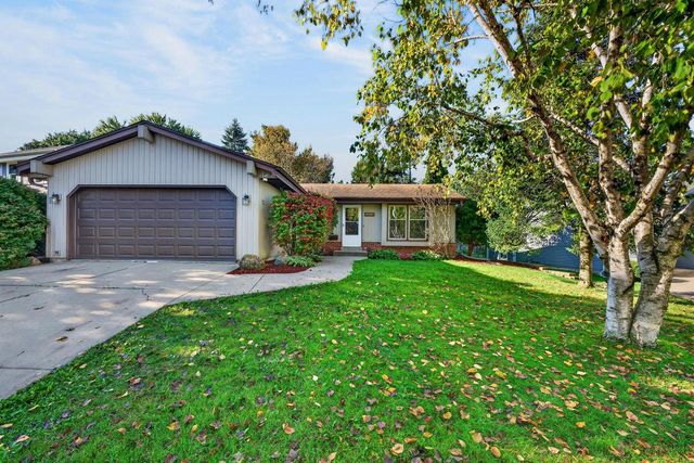 1616 Haymarket ROAD, Waukesha, WI 53189