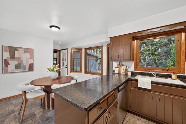 1616 Haymarket ROAD, Waukesha, WI 53189
