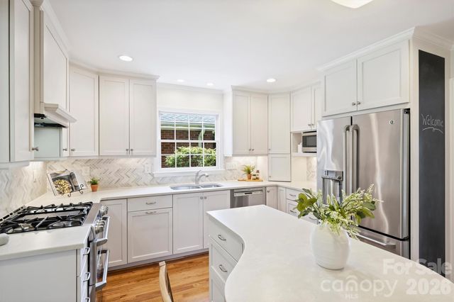 900 Greentree Drive, Charlotte, NC 28211